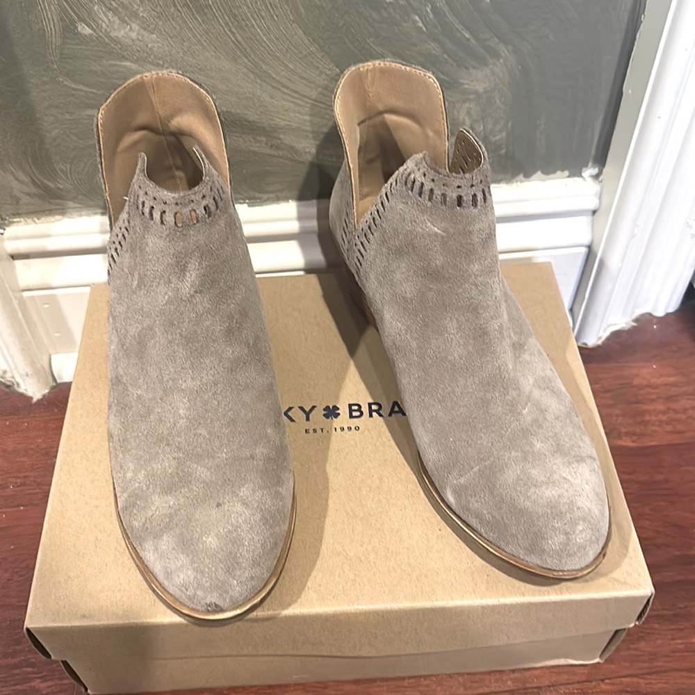 👢 Lucky Brand suede cowboy Shoe Booties 🍀